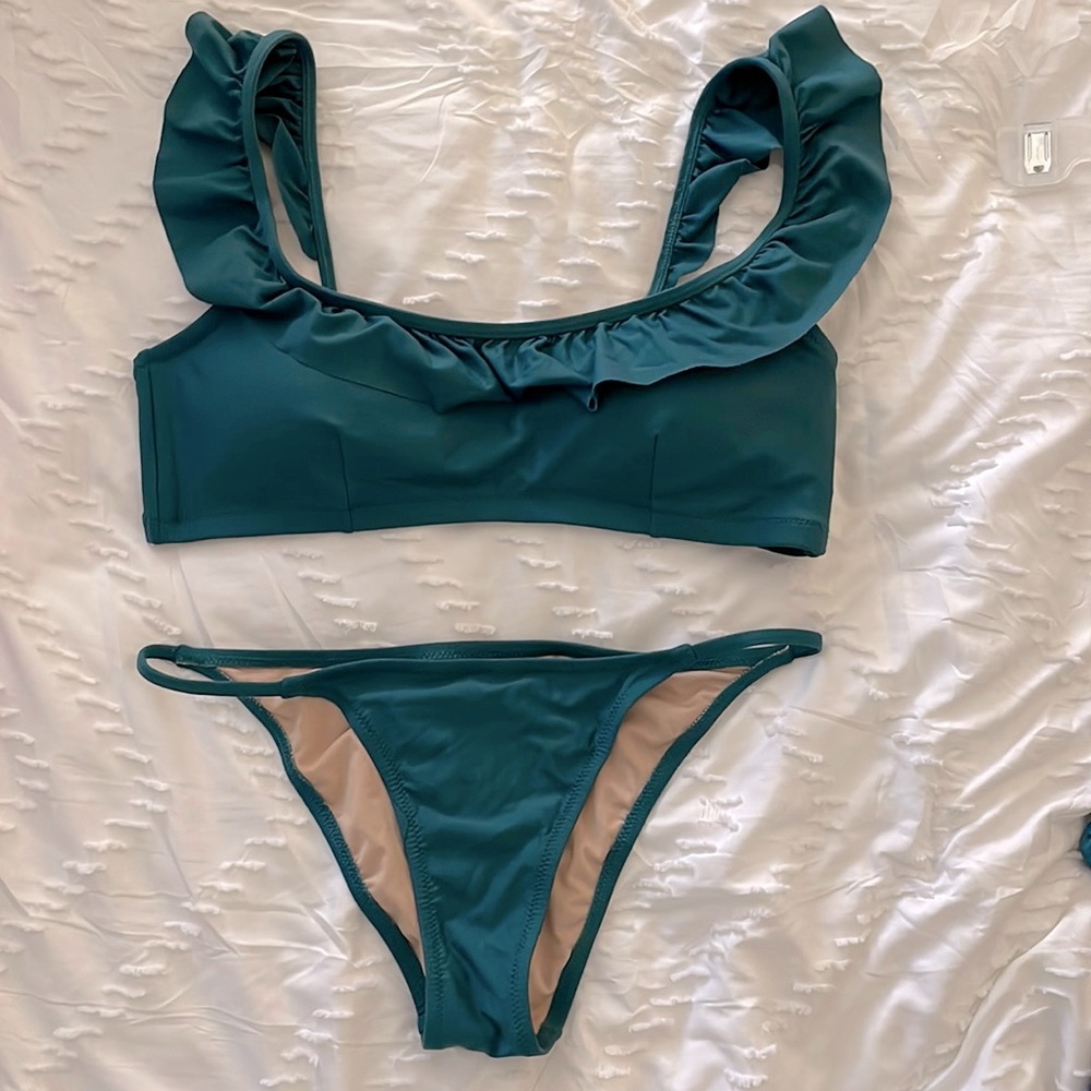 Used J.crew bikini set. Top MEDIUM. Bottom SMALL warm jade.